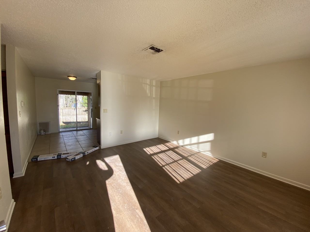 20003 Suncrest Dr - Photo 3 of 16