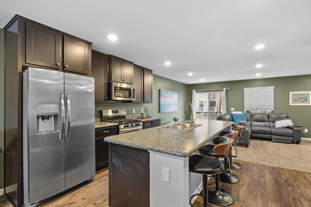 678 Eagle Ct - Photo 5 of 22