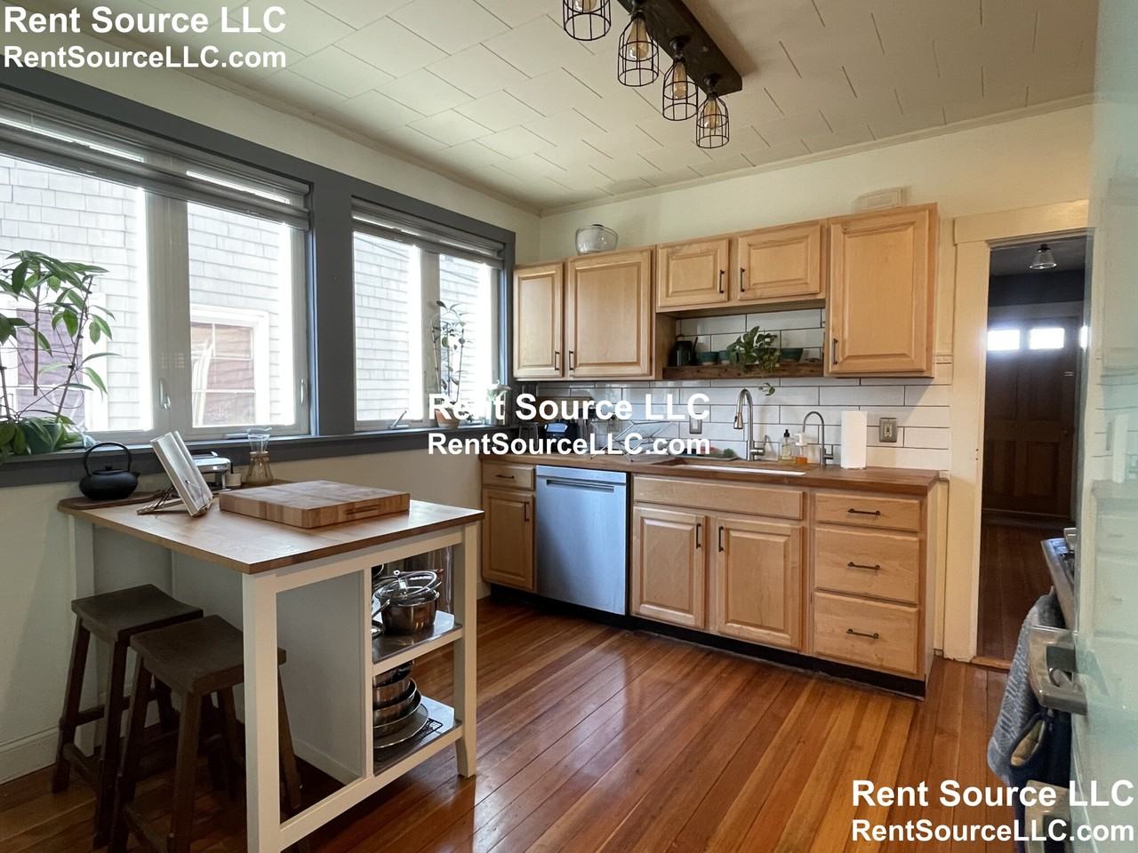 6 Clayton Ave - Photo 4 of 22