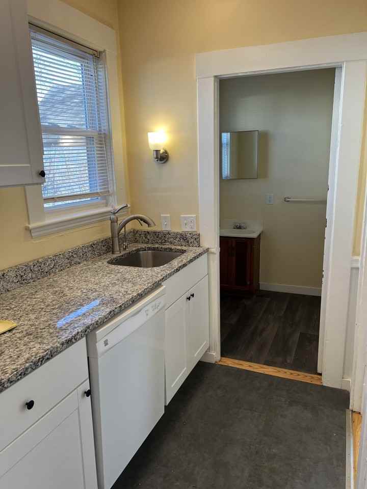 32 Pine St #32 - Photo 3 of 16