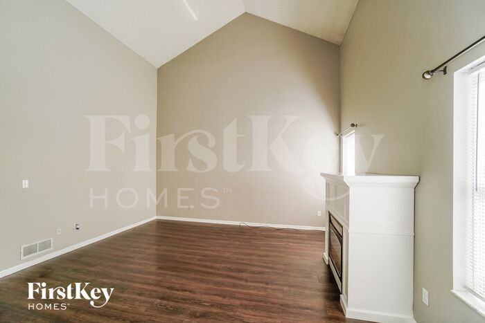 1320 Onslow Dr - Photo 3 of 15