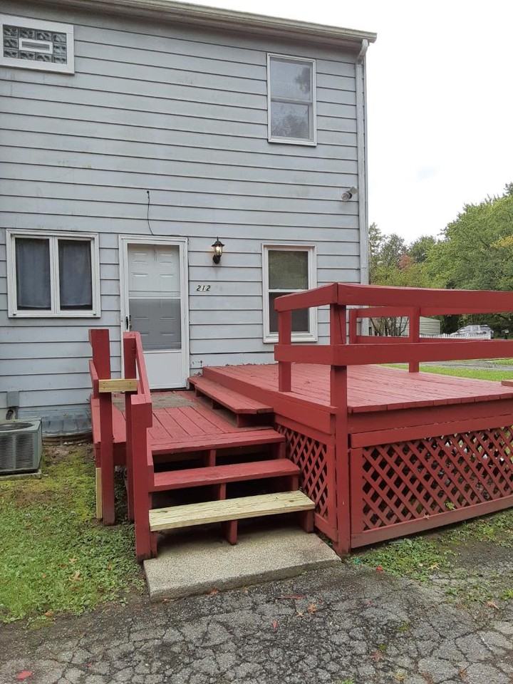 212 Roberts St - Photo 2 of 12