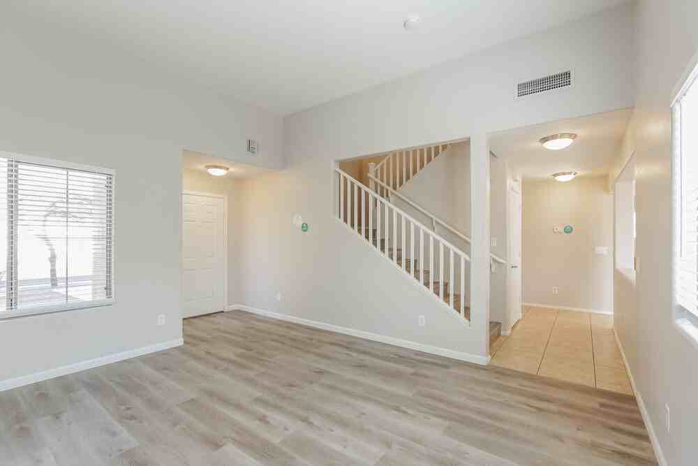 3733 W Dunbar Dr - Photo 4 of 17