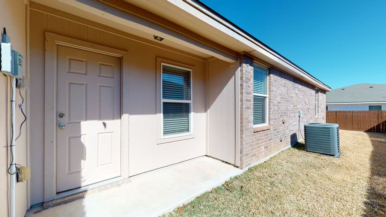 1705 Aztec Trce #B - Photo 4 of 22