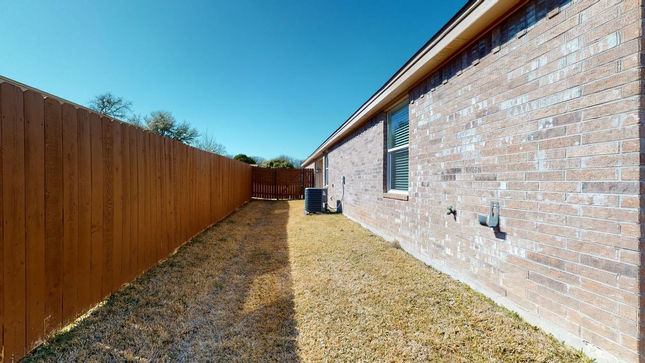 1705 Aztec Trce #B - Photo 5 of 22