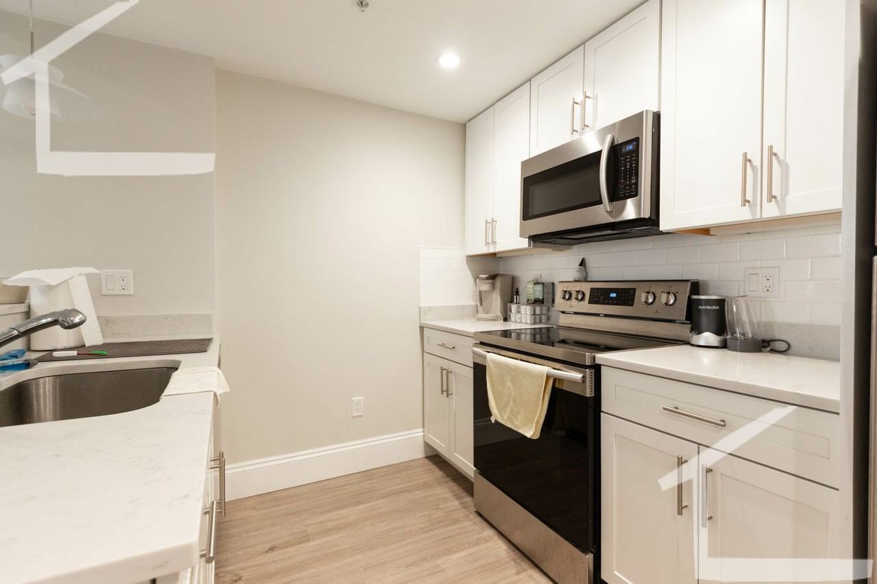 68 Quint Ave - Photo 2 of 9