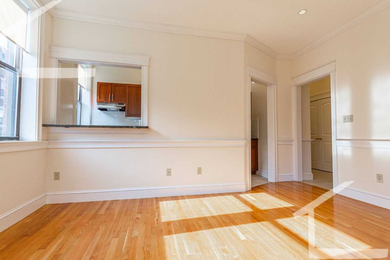 1332 Commonwealth Ave - Photo 6 of 8