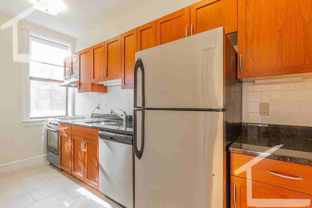 1332 Commonwealth Ave - Photo 7 of 8