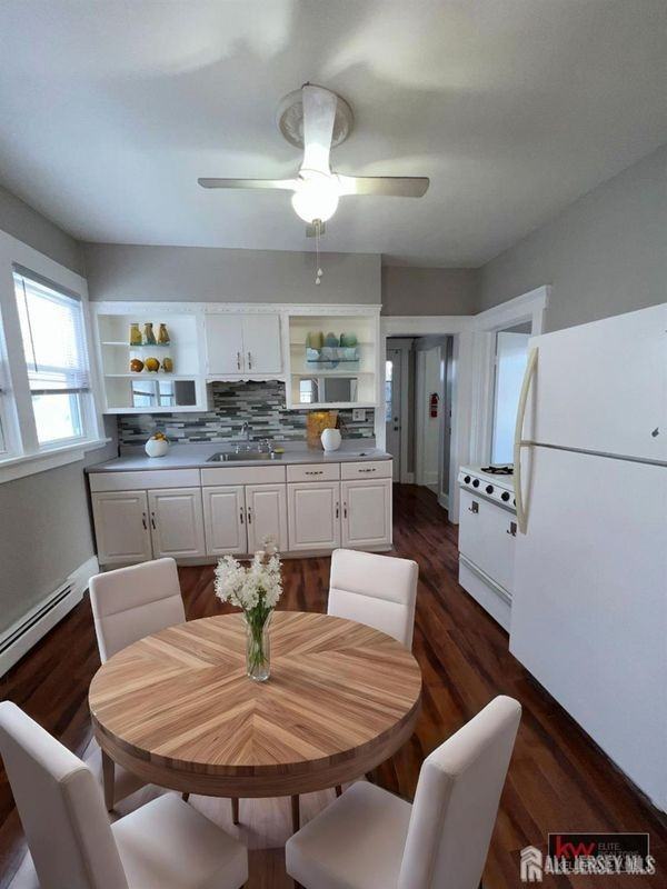 156 Holly St - Photo 3 of 5