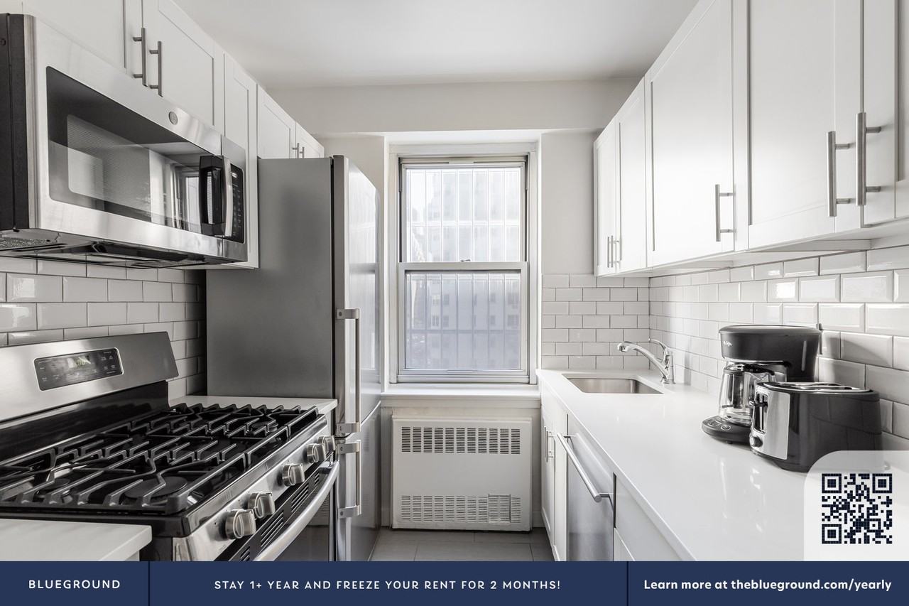 300 East 46th Street - Photo 7 of 26