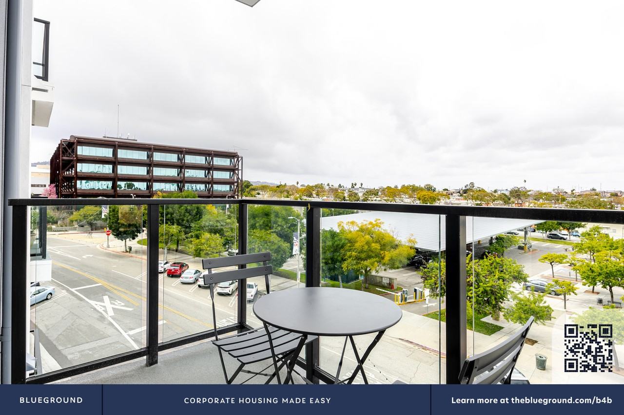 511 South Harbor Boulevard - Photo 6 of 39