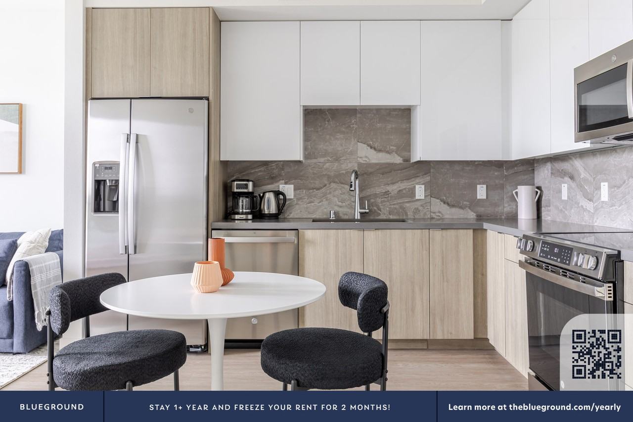 511 South Harbor Boulevard - Photo 7 of 38