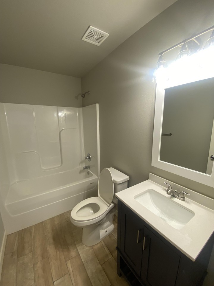 1811 Osage St #B - Photo 6 of 8