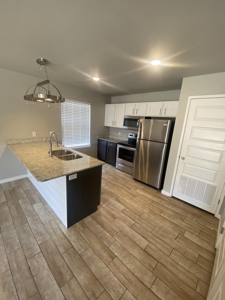 1811 Osage St #B - Photo 3 of 8
