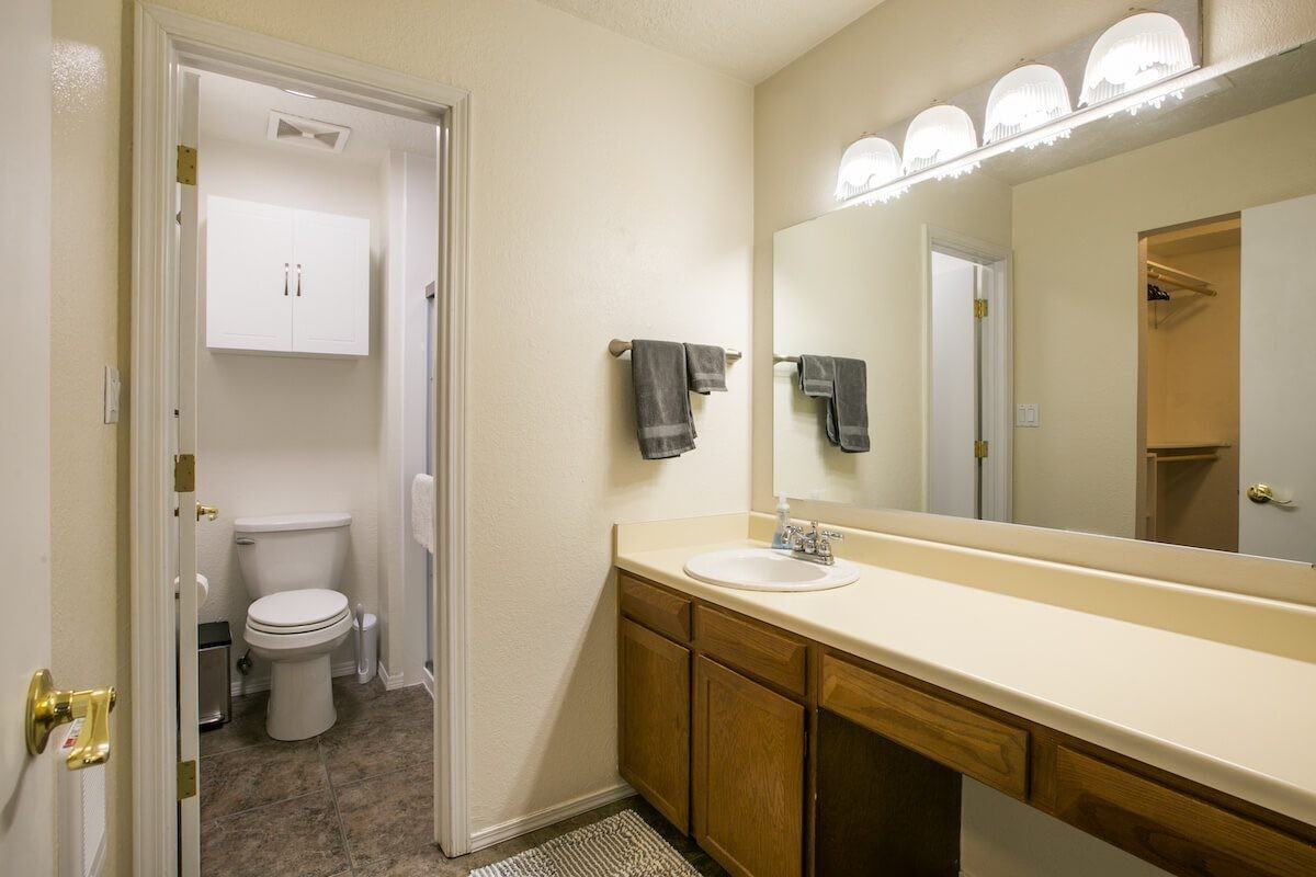 7205 Esther Ave Ne - Photo 3 of 50