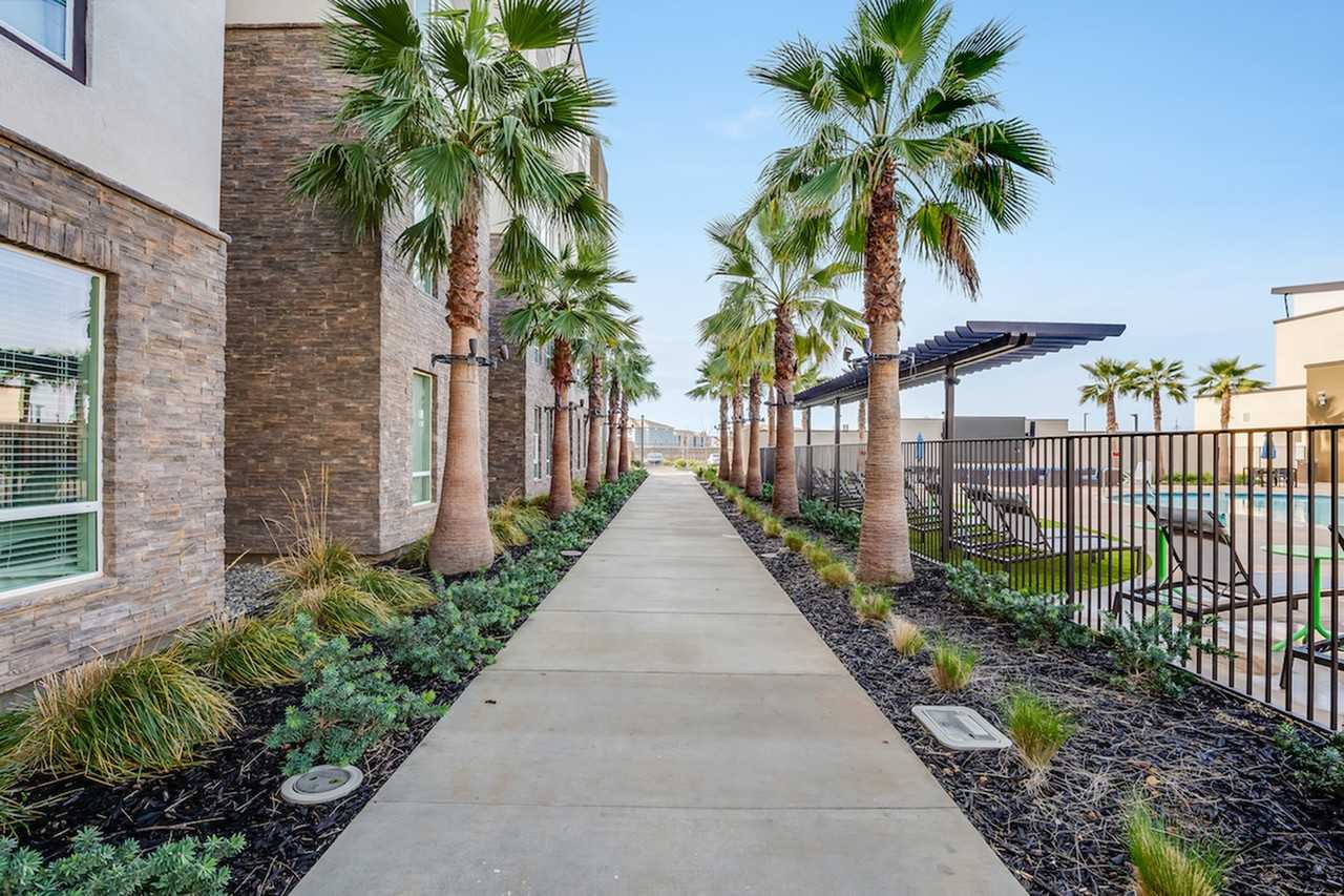 The Crossings Student Apartments - Photo 2 of 50