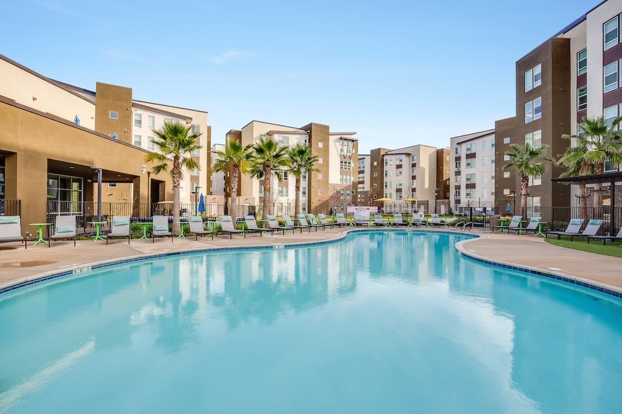 The Crossings Student Apartments - Photo 4 of 50