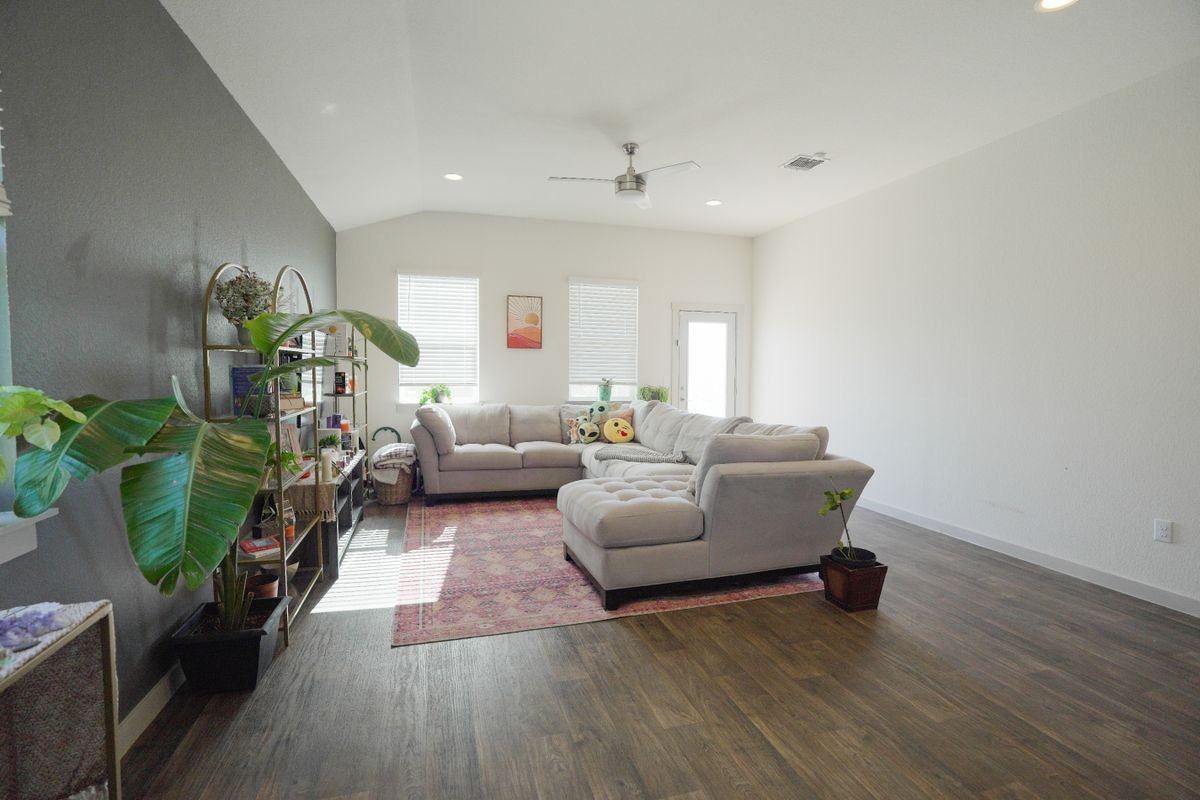 4605 Tully Dr - Photo 6 of 34