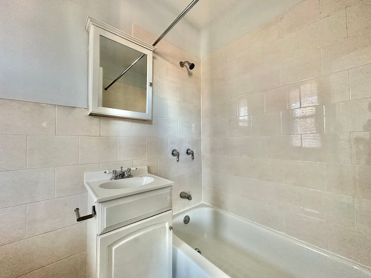 33-35 Howe Street - Photo 6 of 12