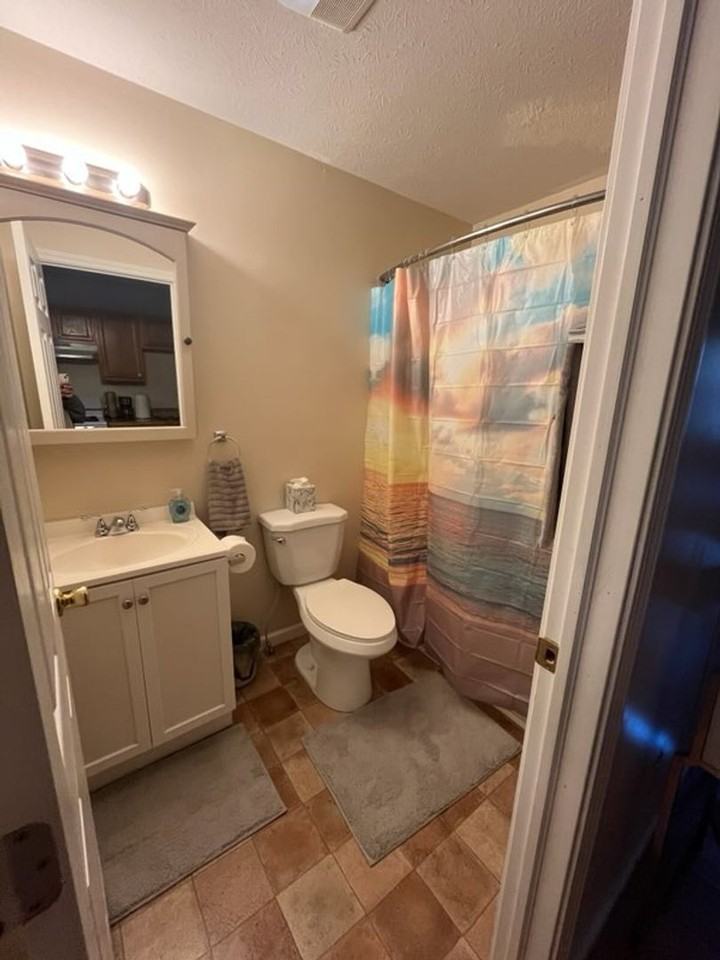 8005 - 12 VANHORN DR. (GLENVILLE) - Photo 4 of 14