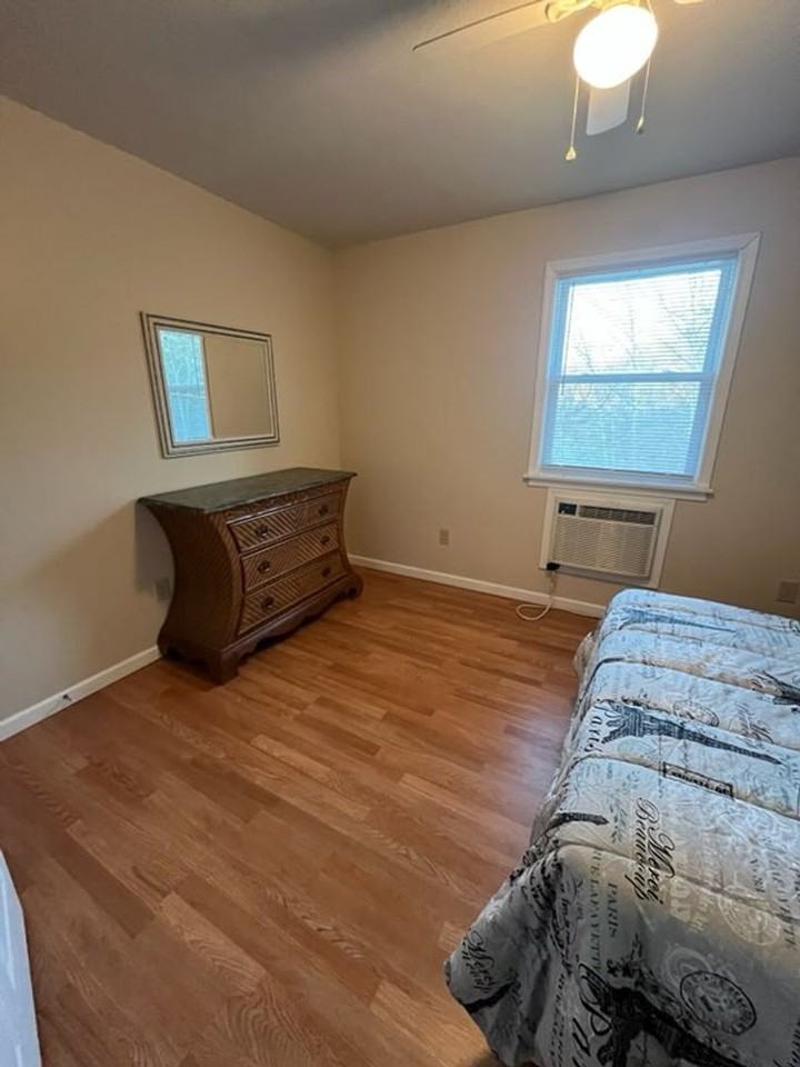 8005 - 12 VANHORN DR. (GLENVILLE) - Photo 5 of 14