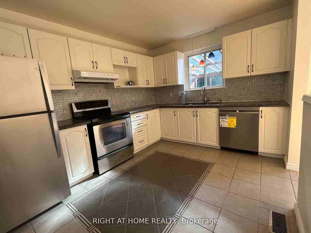 90 Clayhall Crescent - Photo 3 of 49