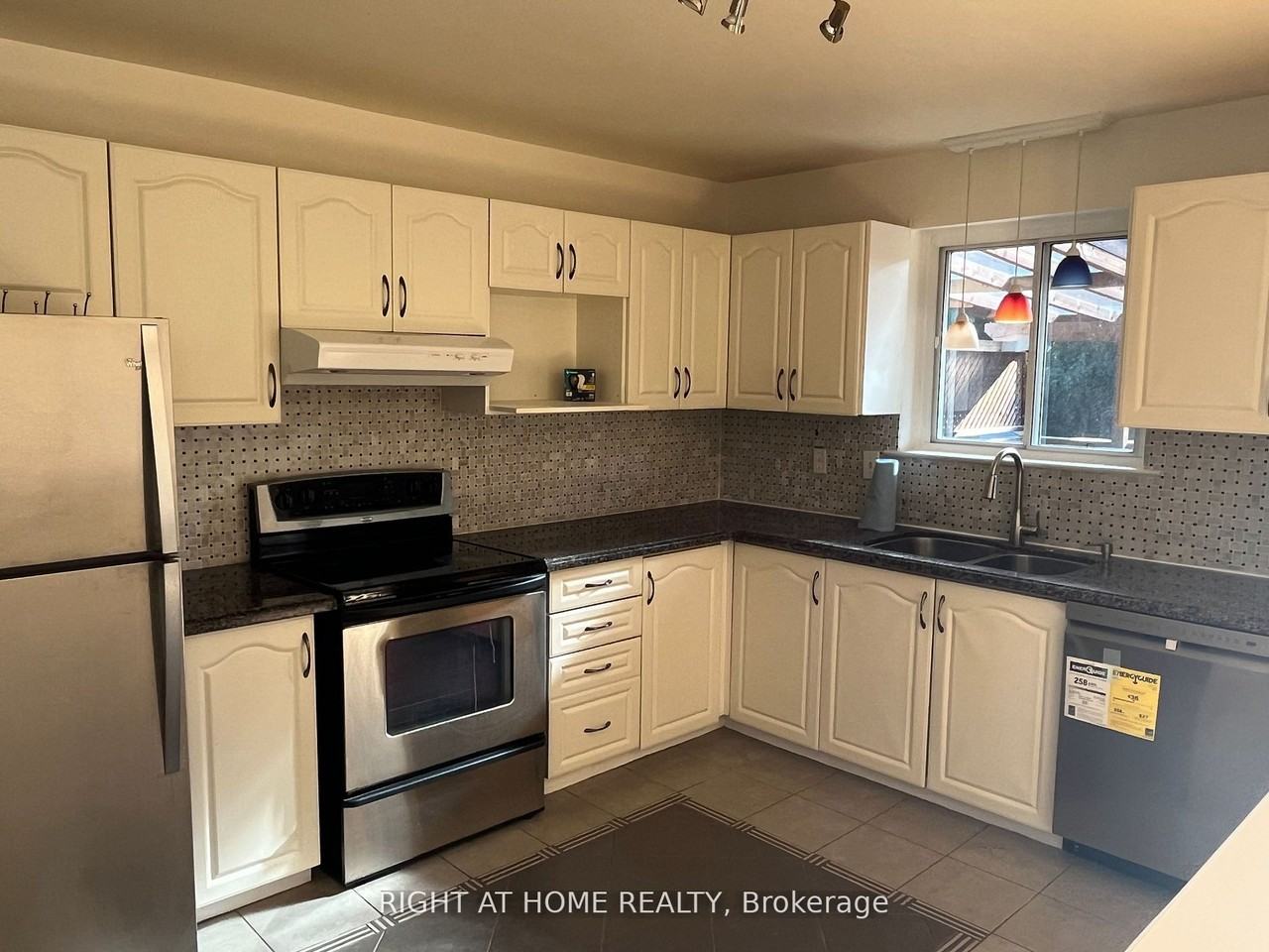 90 Clayhall Crescent - Photo 2 of 49