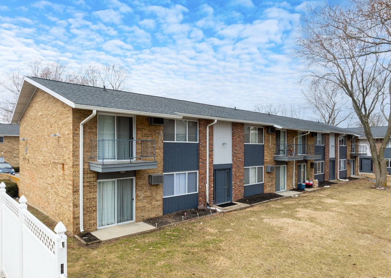 Move in Today! Half of Security Deposit!! - Photo 2 of 35