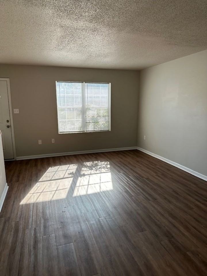 1100 Pineland Ave Apt 5d - Photo 3 of 21