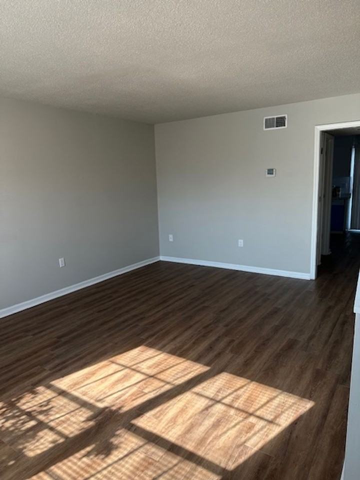 1100 Pineland Ave Apt 5d - Photo 4 of 21