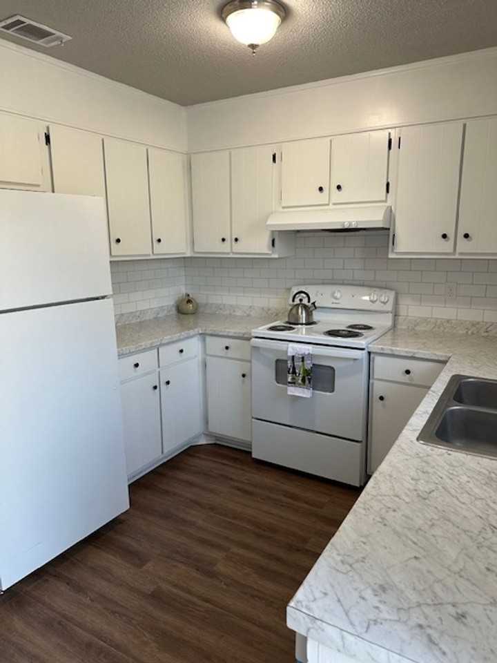 1100 Pineland Ave Apt 5d - Photo 7 of 21