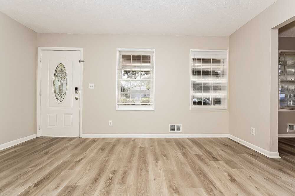 5407 Brittany Trl - Photo 3 of 16