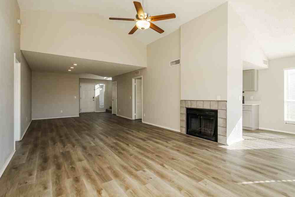 517 E Utopia Rd - Photo 5 of 17