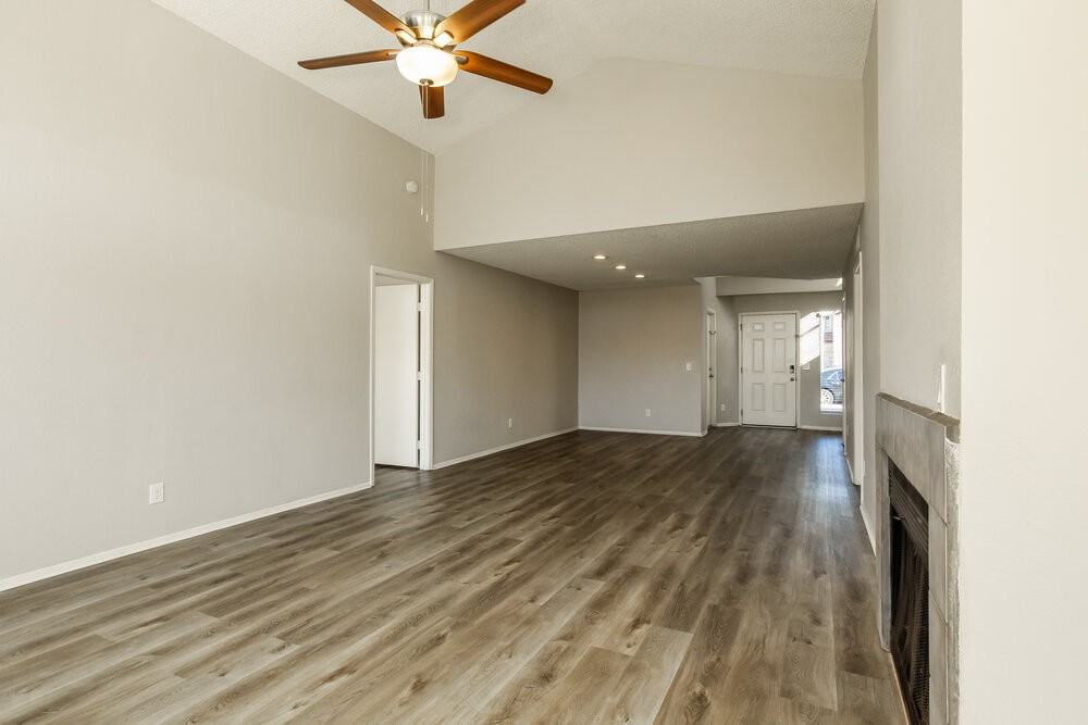 517 E Utopia Rd - Photo 6 of 17