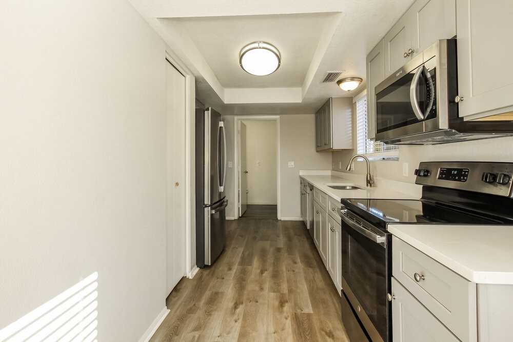 517 E Utopia Rd - Photo 7 of 17