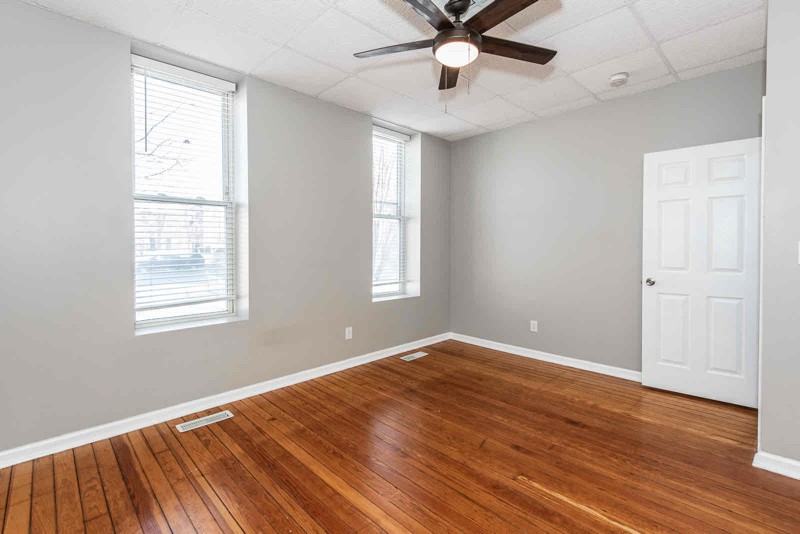 1956 Senate St #1F - Photo 2 of 12