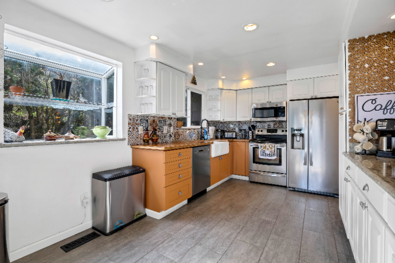 9813 62nd Ave S - Photo 6 of 18