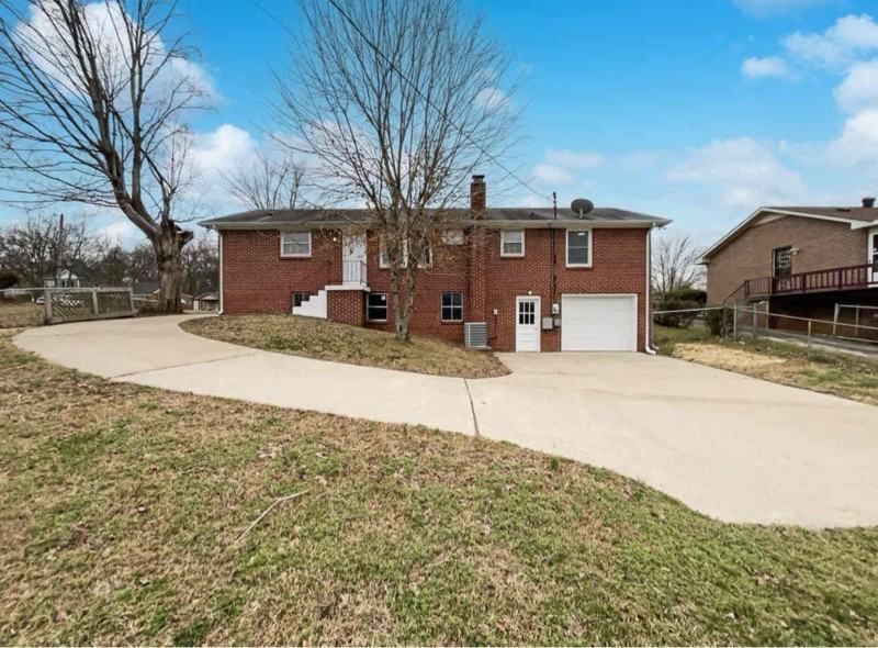 1217 Commerce St #A - Photo 3 of 11