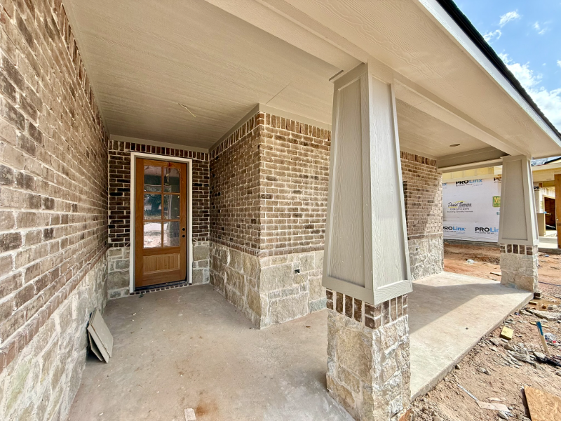 1713 Champions Dr - Photo 2 of 20