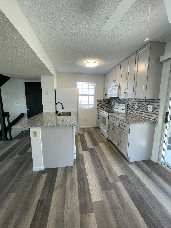 2938 Carlsbad Dr - Photo 3 of 20