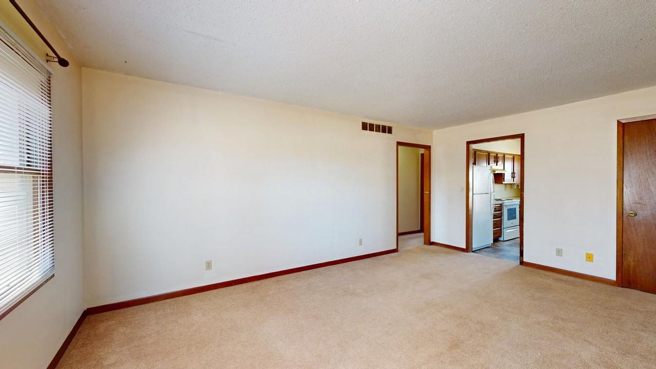 2311 Prairie Vw E - Photo 2 of 13