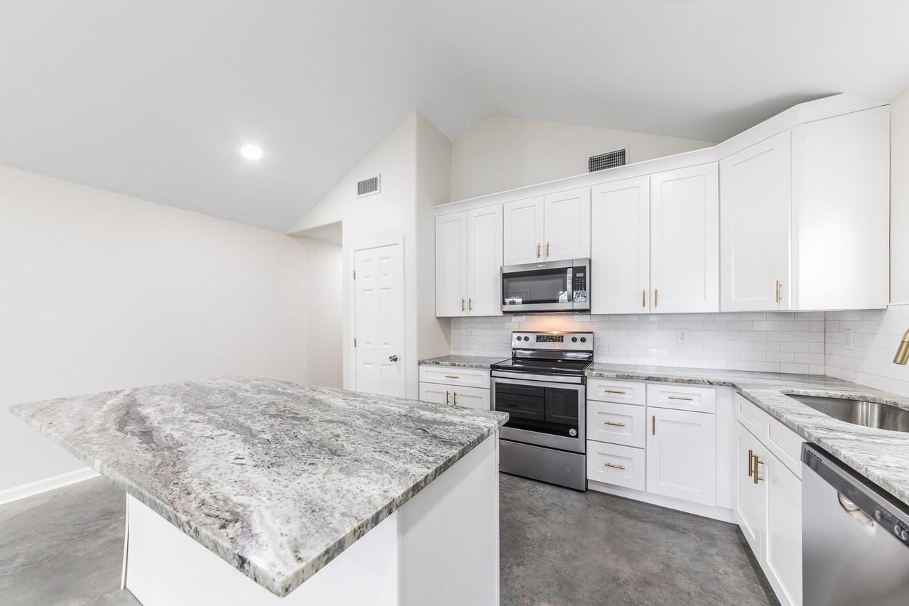 330 Jeanette St Trlr A - Photo 4 of 12