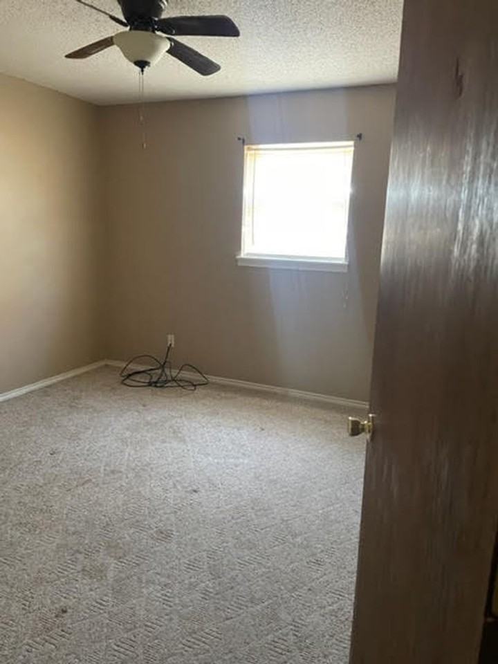 222 Hickory St - Photo 3 of 6