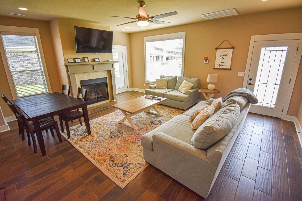 724 N Malbec Rd - Photo 3 of 17