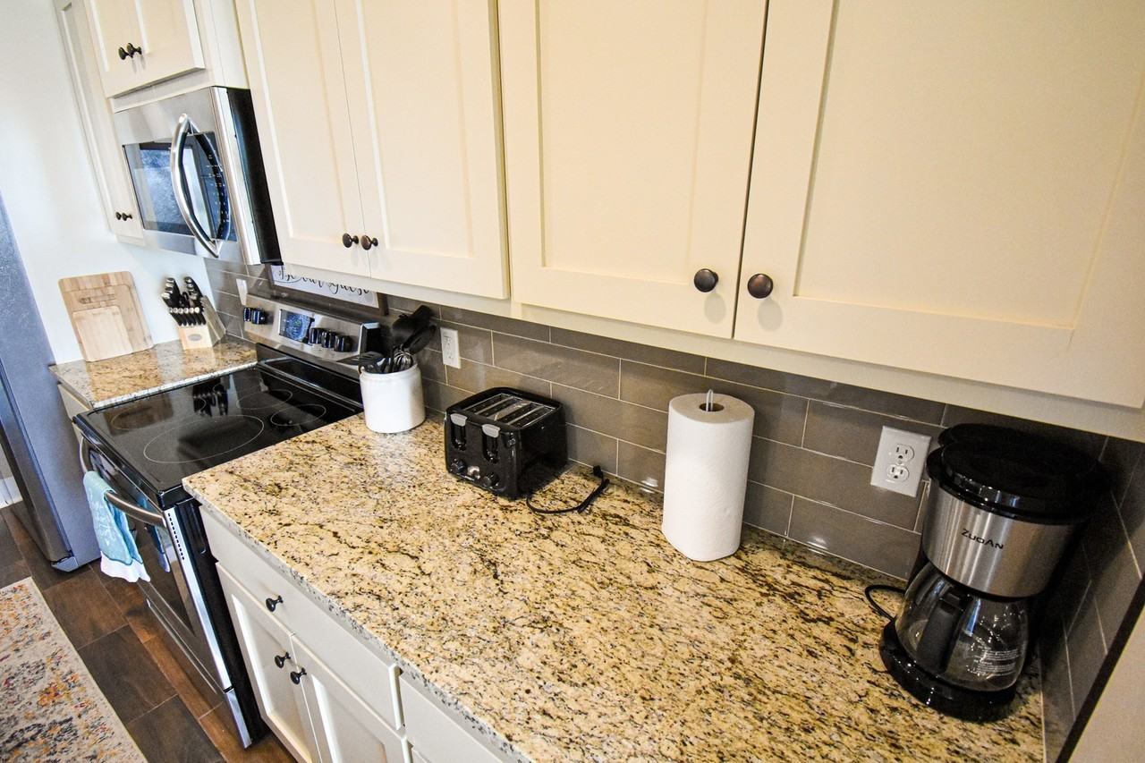 724 N Malbec Rd - Photo 4 of 17