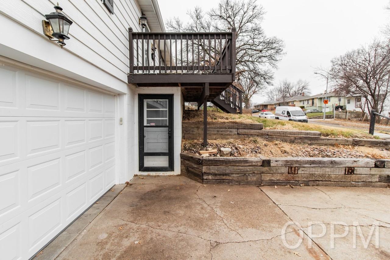 2321 S 49th St - Photo 3 of 34