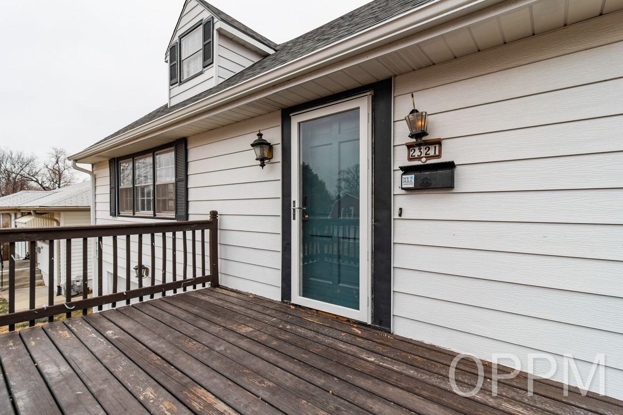 2321 S 49th St - Photo 4 of 34