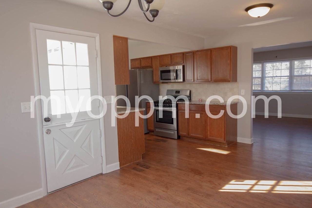 2321 S 49th St - Photo 7 of 34