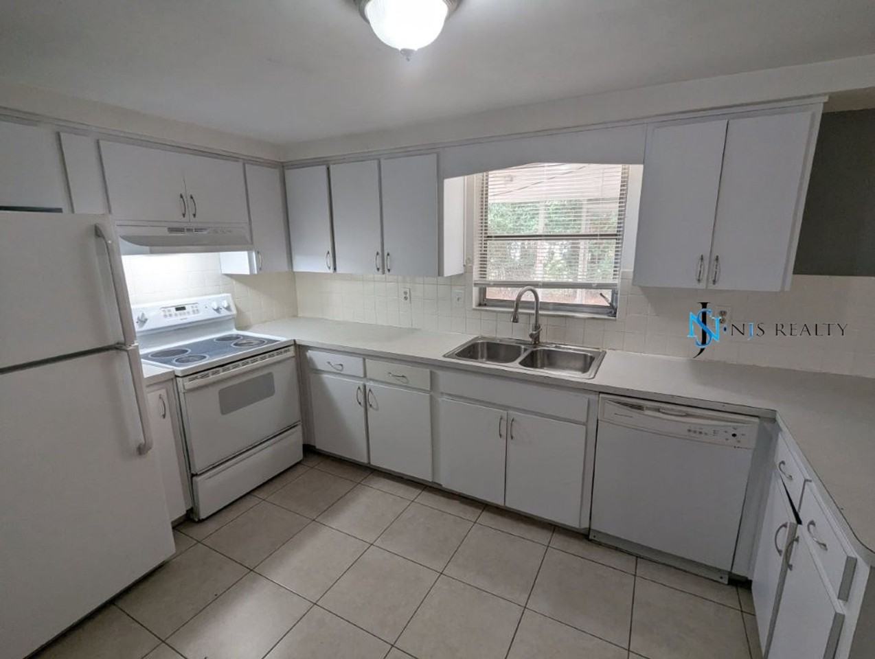 11231 Yewtree Ave - Photo 6 of 19