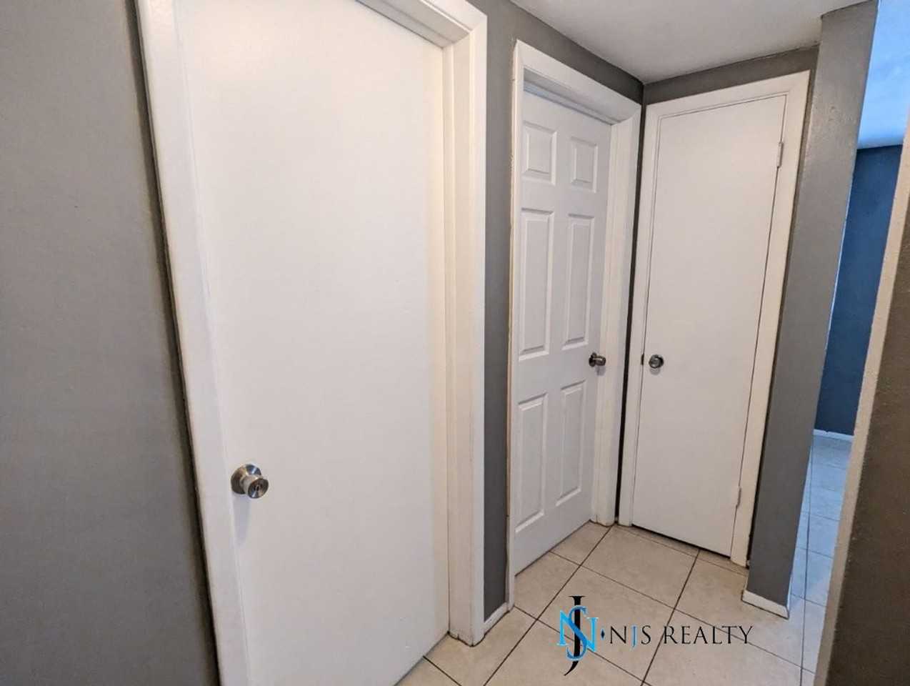 11231 Yewtree Ave - Photo 7 of 19